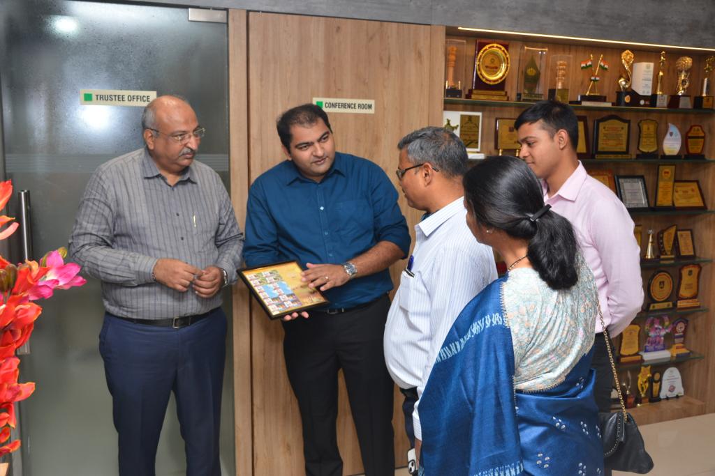 Commissioner of Police, Ahmedabad Mr. Sanjay Srivastava (IPS) and his family paid a well wish visit to the Donate Life Office
